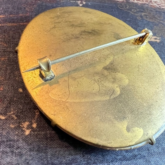 Antique Hand-Painted Portrait Pin, Signed E.B.J. Victorian c.1880s Limoges Style - Picture 6 of 7